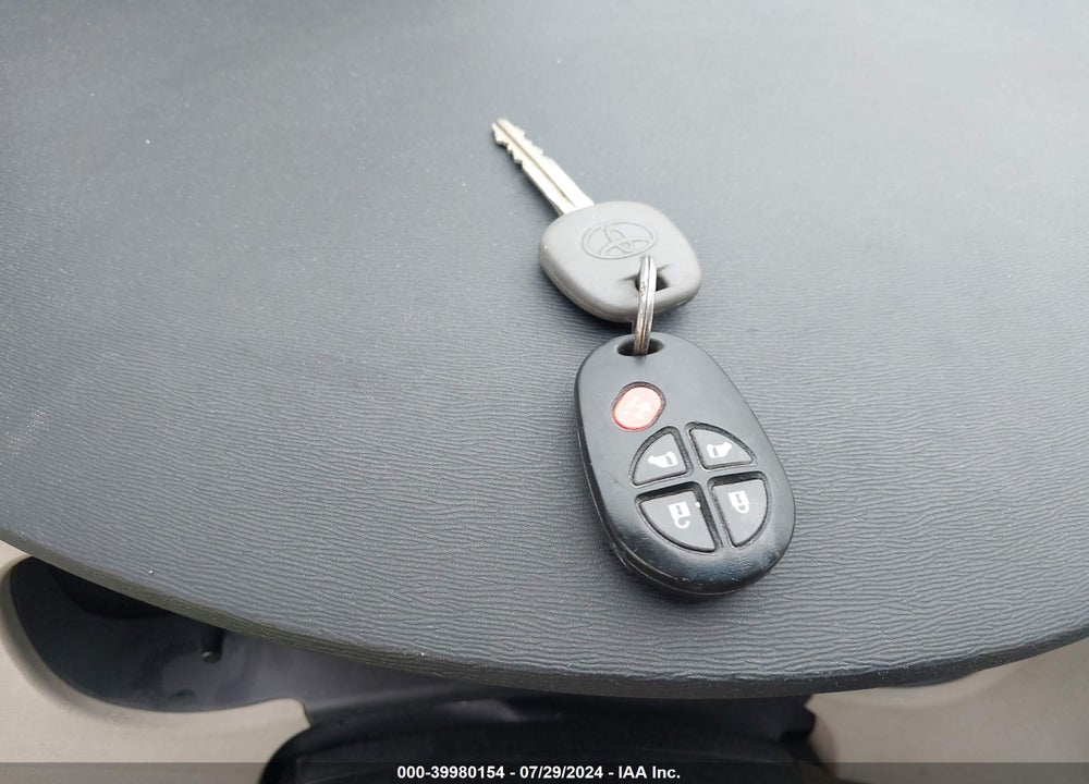 2011 TOYOTA SIENNA LE V6 VIN: 5TDKK3DC4BS163324