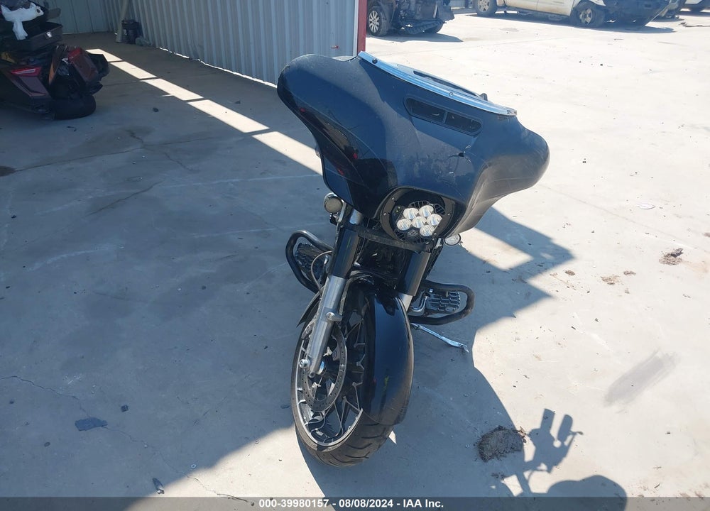 2017 HARLEY-DAVIDSON FLHXSE CVO STREET GLIDE VIN: 1HD1PXF30HB960900