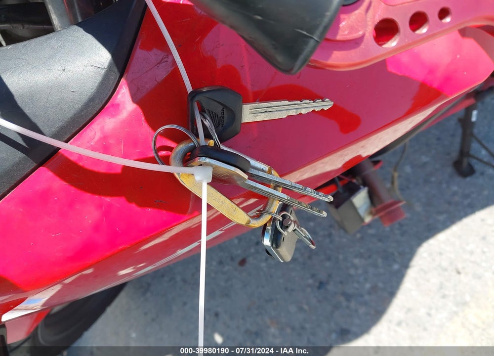 2015 HONDA CBR300 R VIN: MLHNC5111F5100408