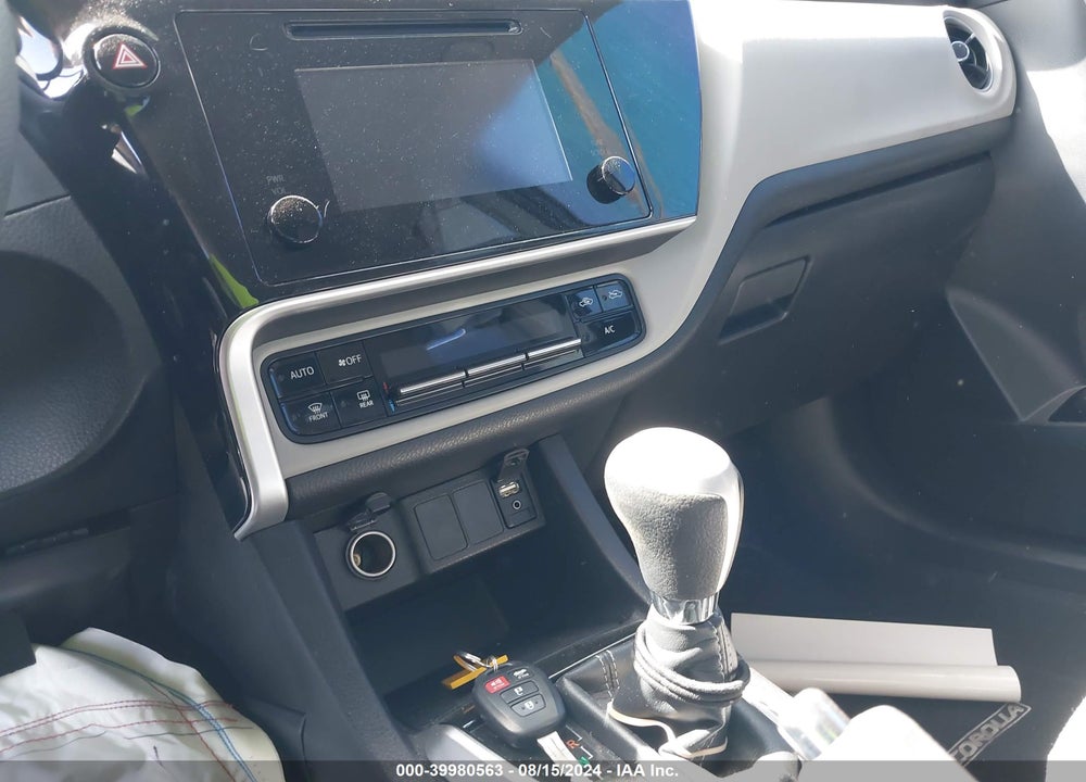 2019 TOYOTA COROLLA LE VIN: 2T1BURHE8KC235384