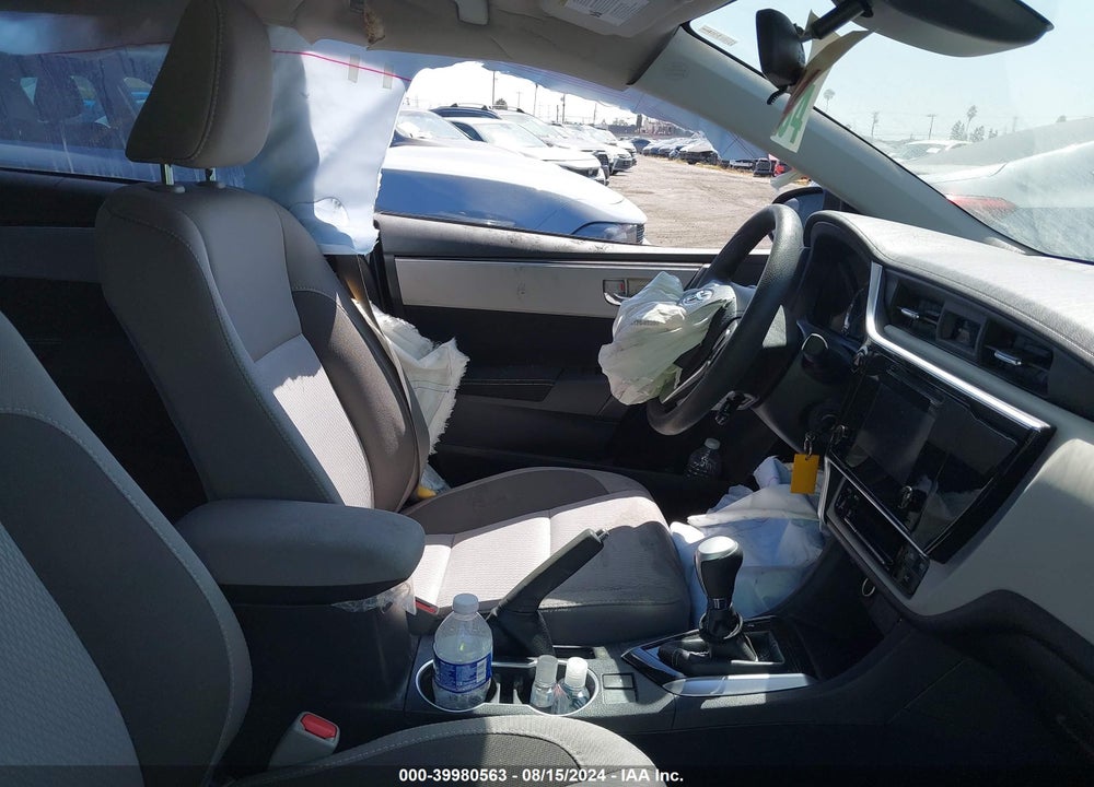 2019 TOYOTA COROLLA LE VIN: 2T1BURHE8KC235384
