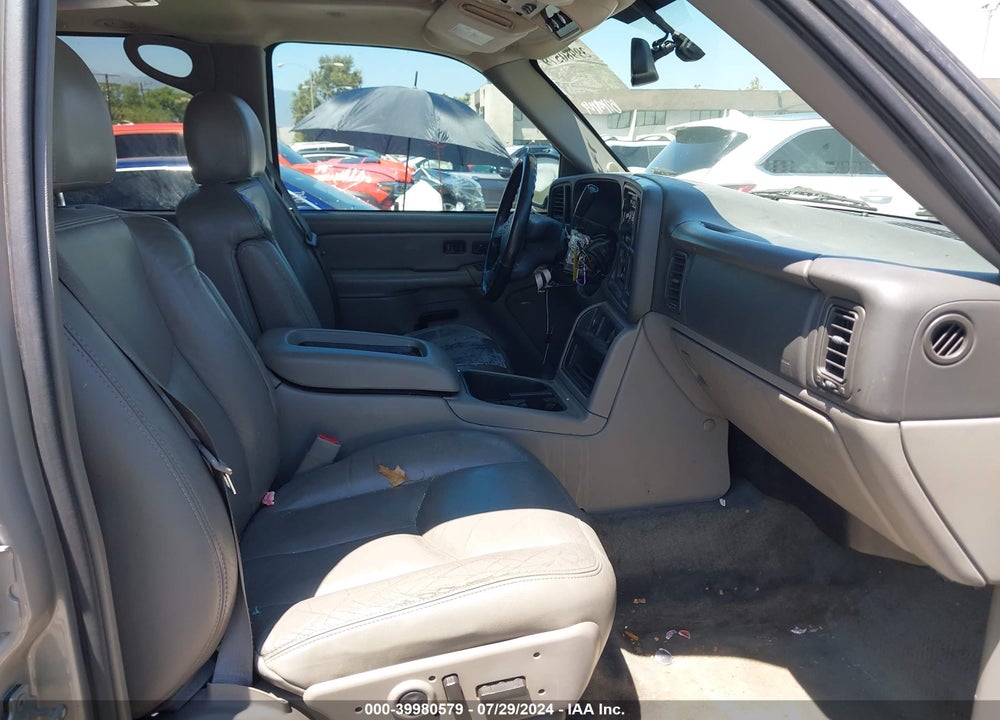 2004 CHEVROLET TAHOE LT VIN: 1GNEC13TX4J305263
