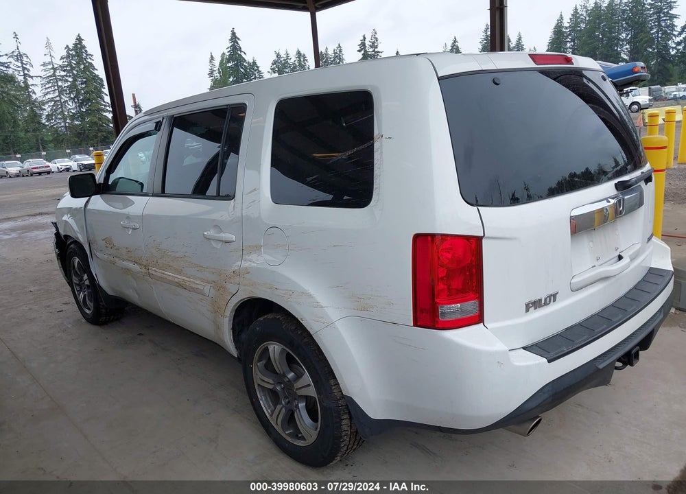 2015 HONDA PILOT SE VIN: 5FNYF3H39FB012272