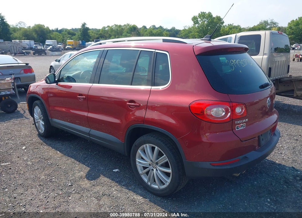2011 VOLKSWAGEN TIGUAN SE VIN: WVGBV7AX1BW000938