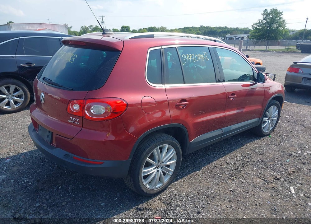 2011 VOLKSWAGEN TIGUAN SE VIN: WVGBV7AX1BW000938