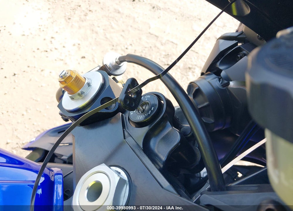 2005 YAMAHA YZFR6 L VIN: JYARJ06E25A030461