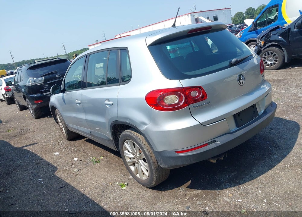 2010 VOLKSWAGEN TIGUAN S VIN: WVGBV7AX5AW513821