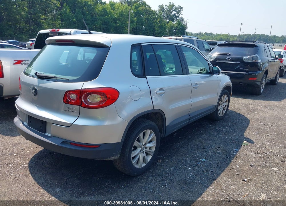 2010 VOLKSWAGEN TIGUAN S VIN: WVGBV7AX5AW513821