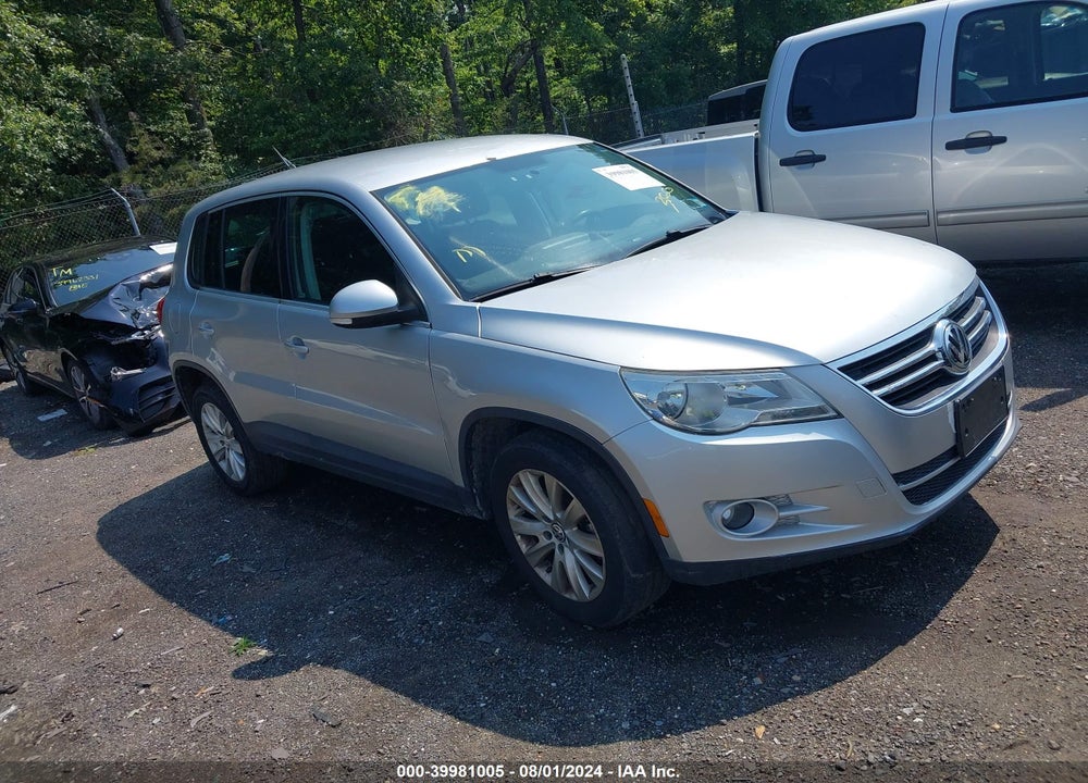 2010 VOLKSWAGEN TIGUAN S VIN: WVGBV7AX5AW513821