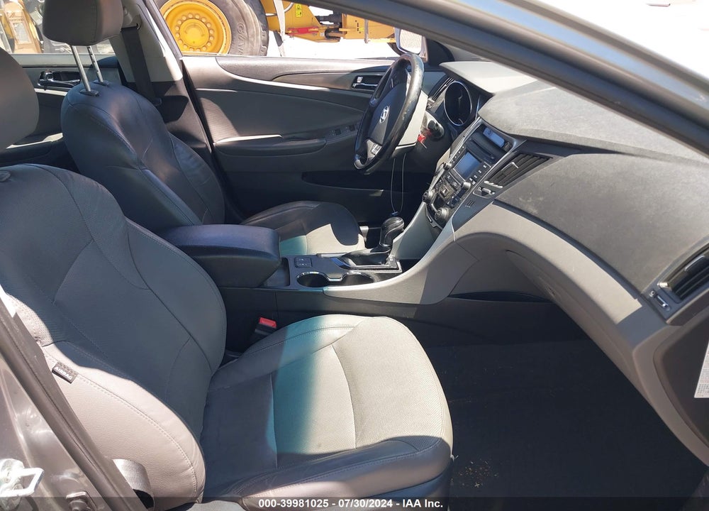2015 HYUNDAI SONATA HYBRID LIMITED VIN: KMHEC4A43FA130794