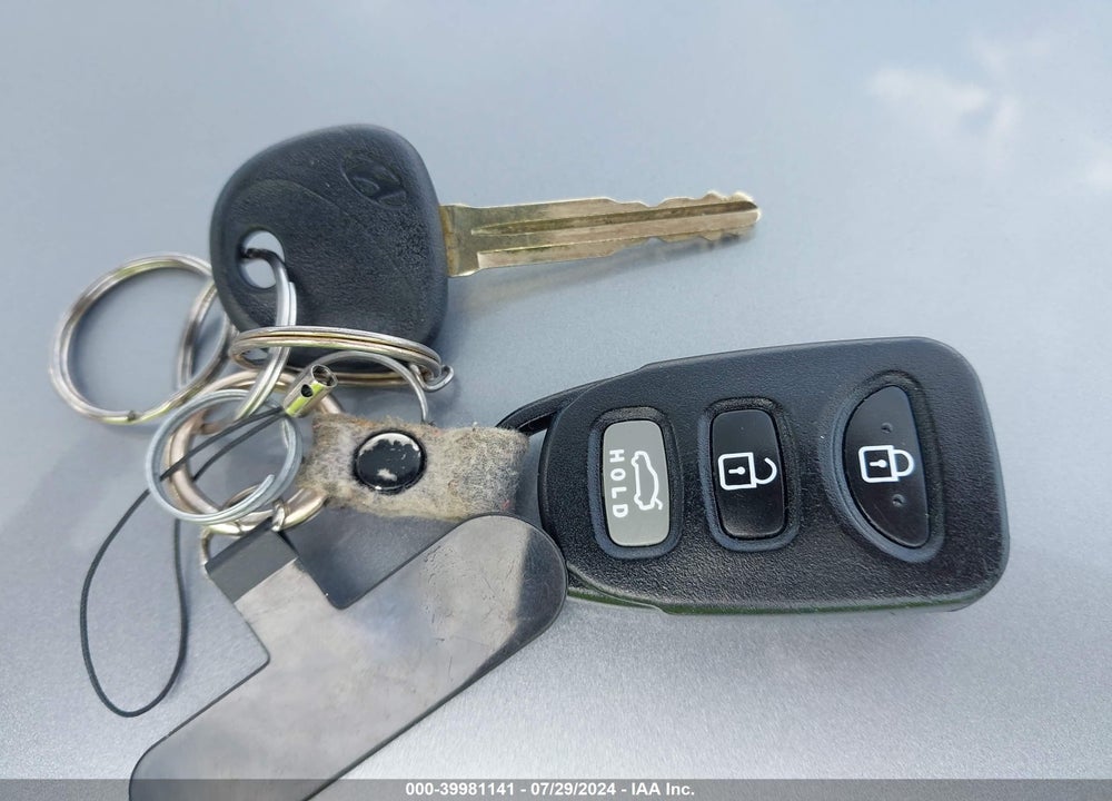 2016 HYUNDAI ELANTRA VIN: 5NPDH4AE2GH797442