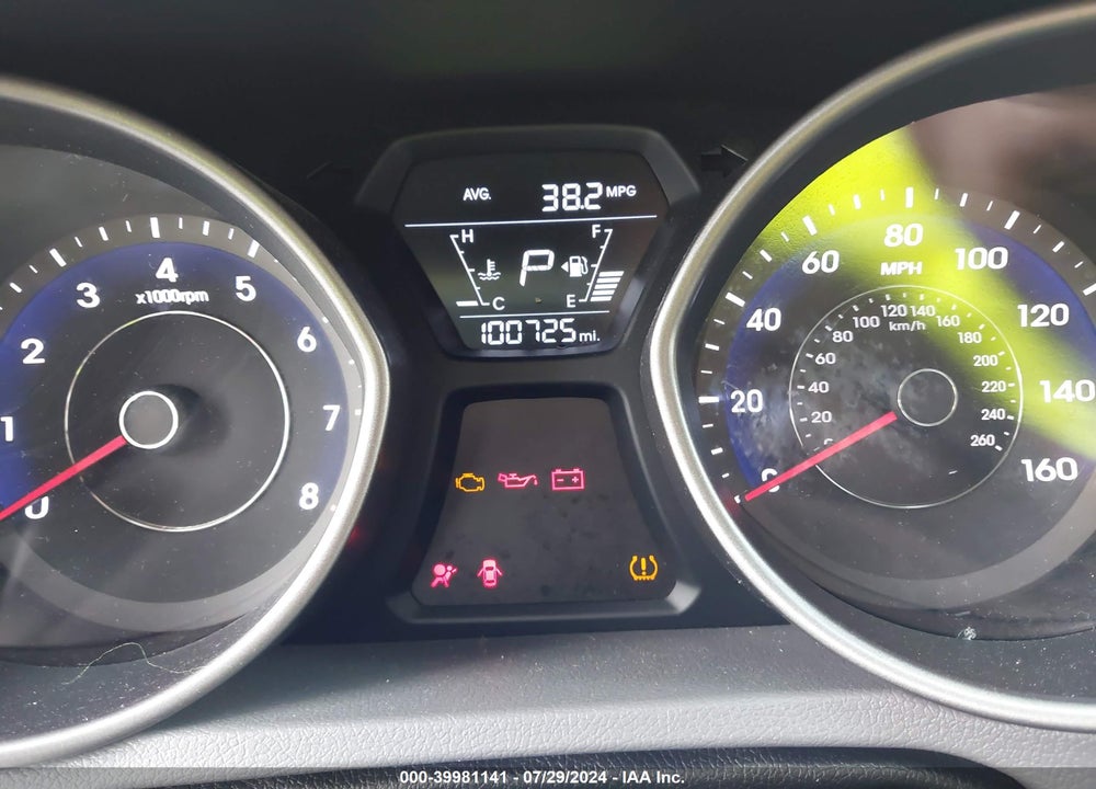 2016 HYUNDAI ELANTRA VIN: 5NPDH4AE2GH797442