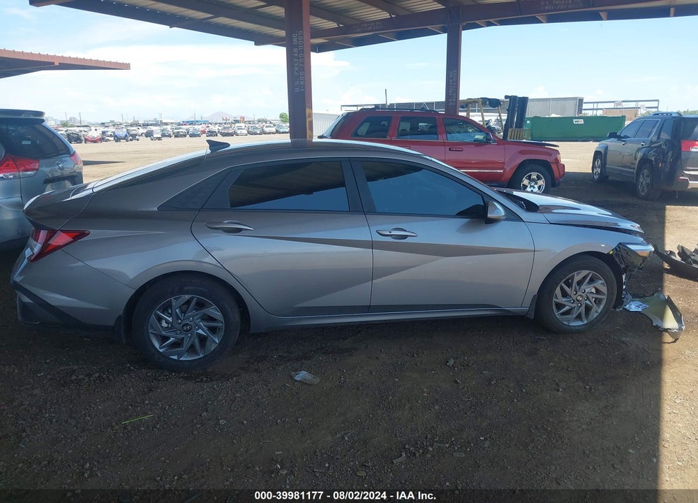 2024 HYUNDAI ELANTRA SEL VIN: KMHLM4DG9RU711469