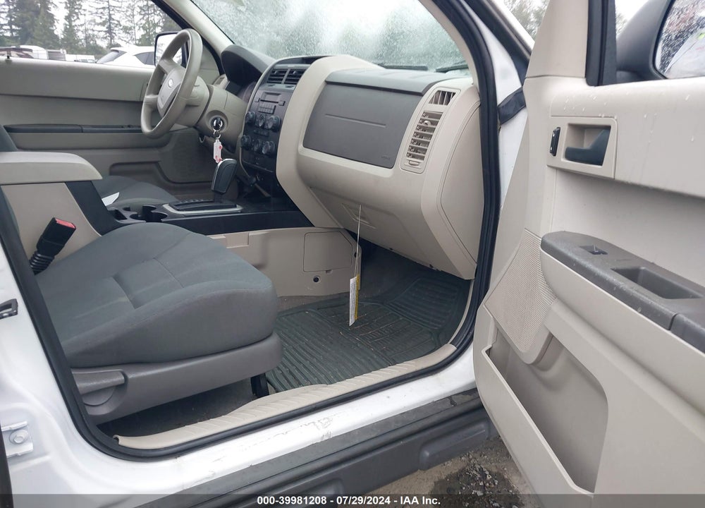 2008 FORD ESCAPE XLS VIN: 1FMCU92Z38KA42613