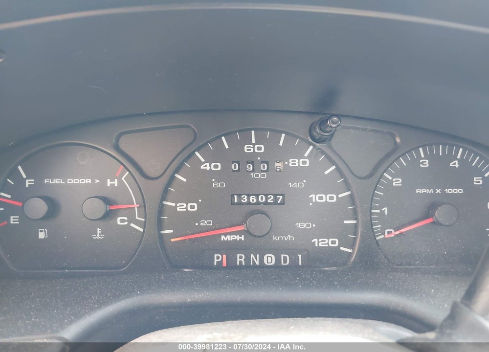 2000 FORD TAURUS SES VIN: 1FAFP5524YA174162