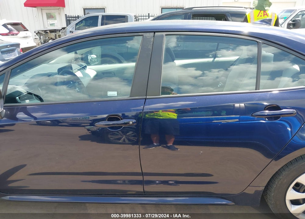 2022 TOYOTA COROLLA LE VIN: 5YFEPMAE7NP341461