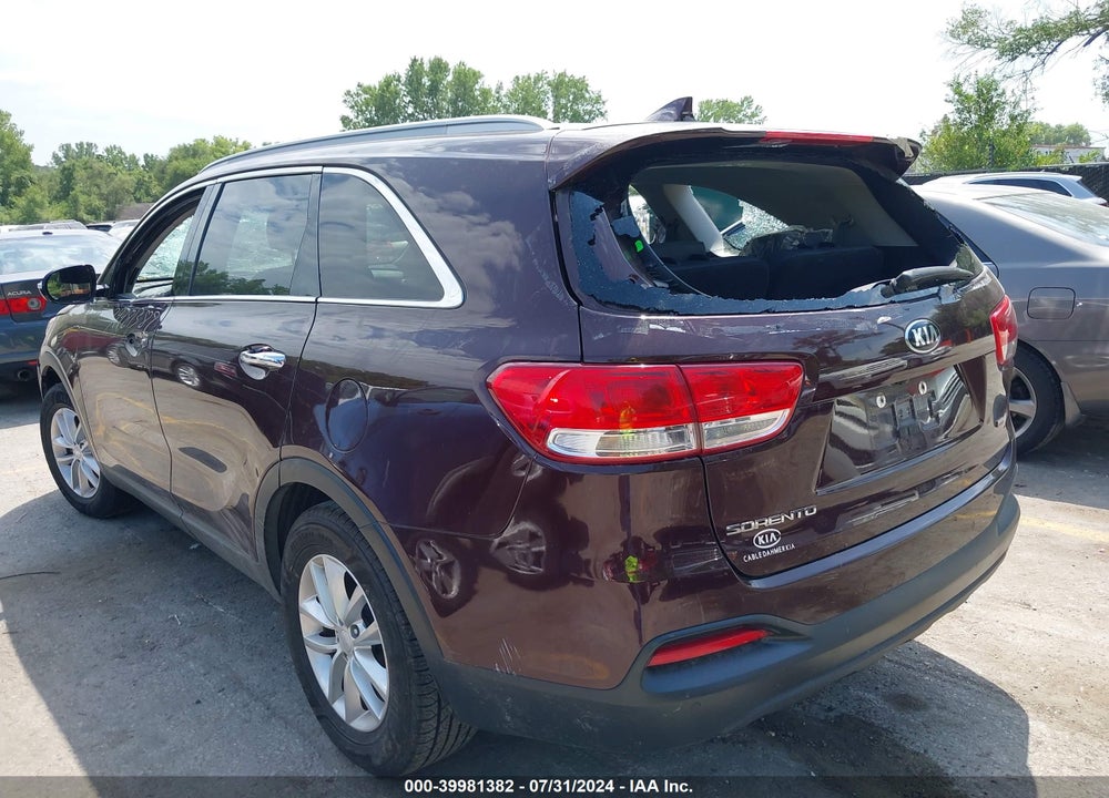 2018 KIA SORENTO 2.4L LX VIN: 5XYPG4A32JG349800