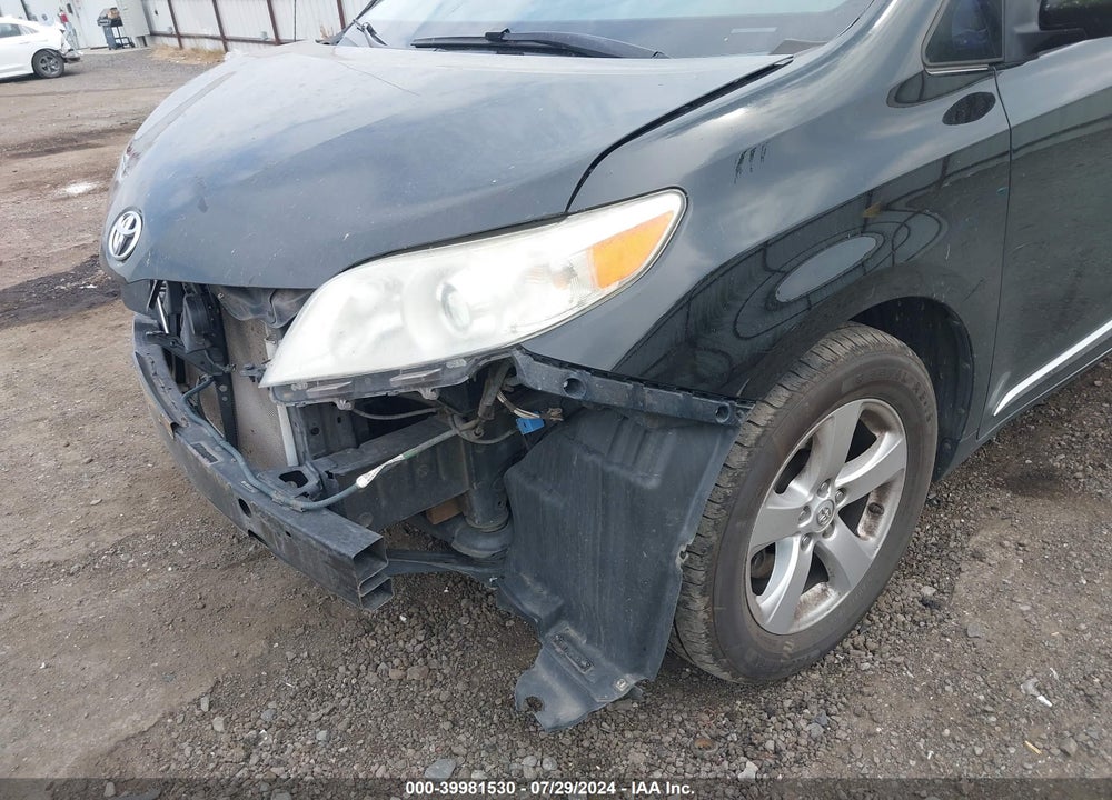 2013 TOYOTA SIENNA LE V6 8 PASSENGER VIN: 5TDKK3DC2DS393575