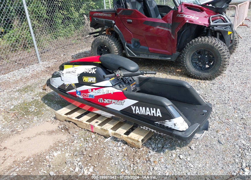 2013 YAMAHA SUPERJET VIN: YAMH0131D313