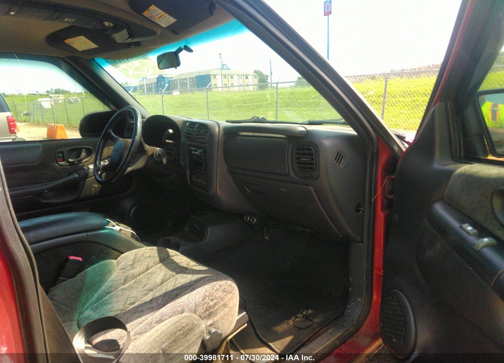 2001 CHEVROLET S-10 LS VIN: 1GCDT13W91K211041