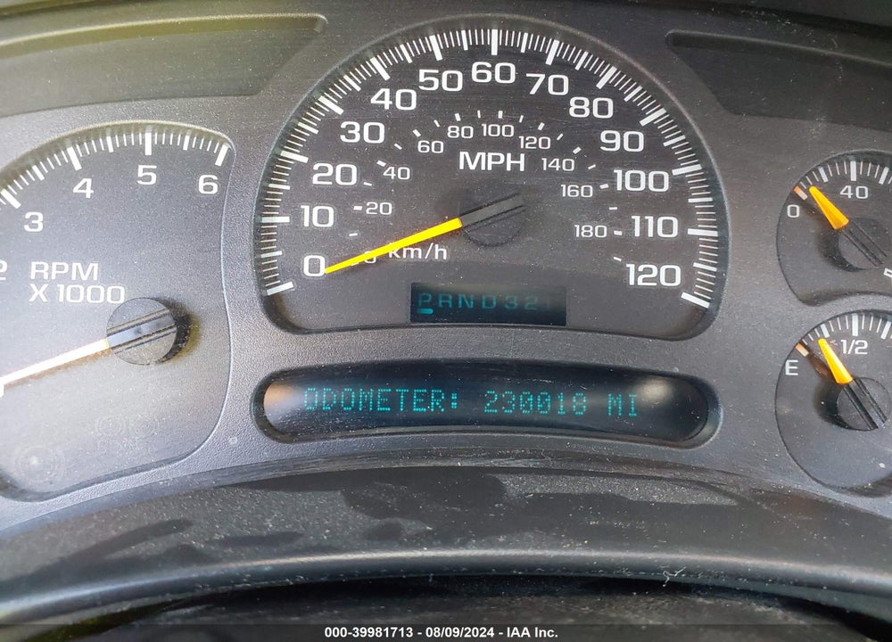 2004 CHEVROLET TAHOE LS VIN: 1GNEC13V94J327255