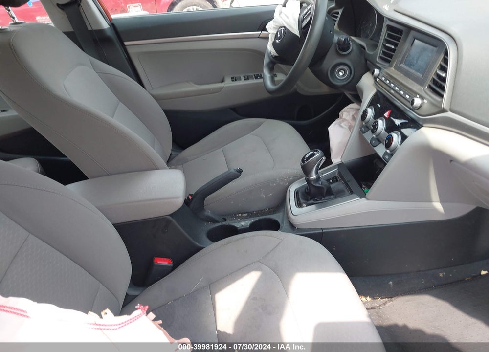 2019 HYUNDAI ELANTRA SE VIN: 5NPD74LF6KH449631