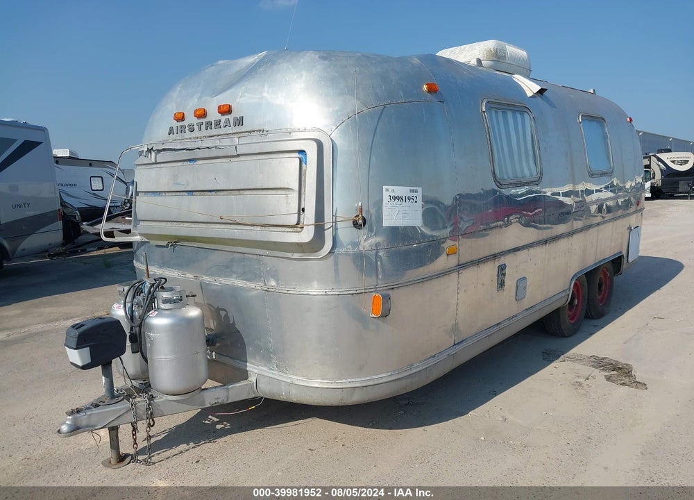 1971 AIRSTREAM LAND YACHT SAFARI 26 VIN: 0000000L23T1J1535