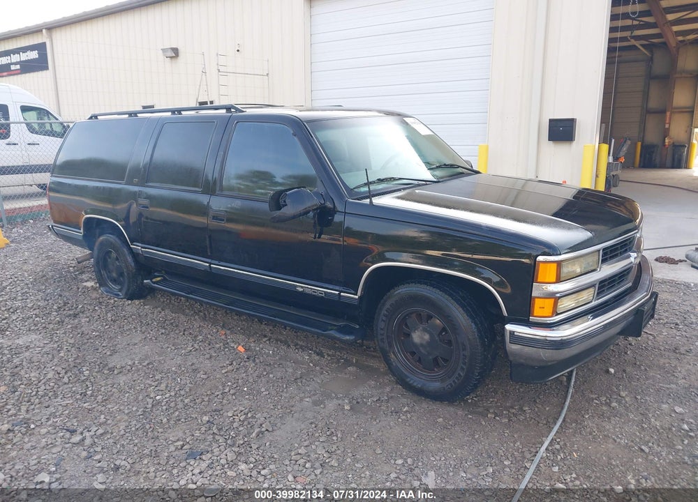 1999 CHEVROLET SUBURBAN 1500 LT VIN: 3GNEC16R4XG210638