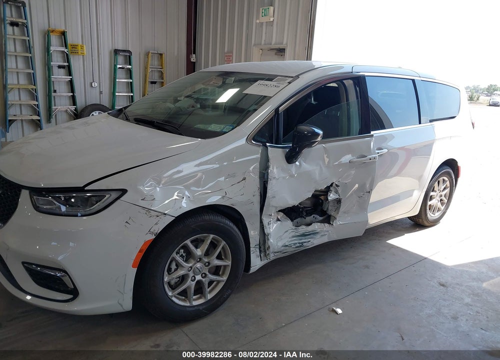 2024 CHRYSLER PACIFICA TOURING L VIN: 2C4RC1BG4RR123253