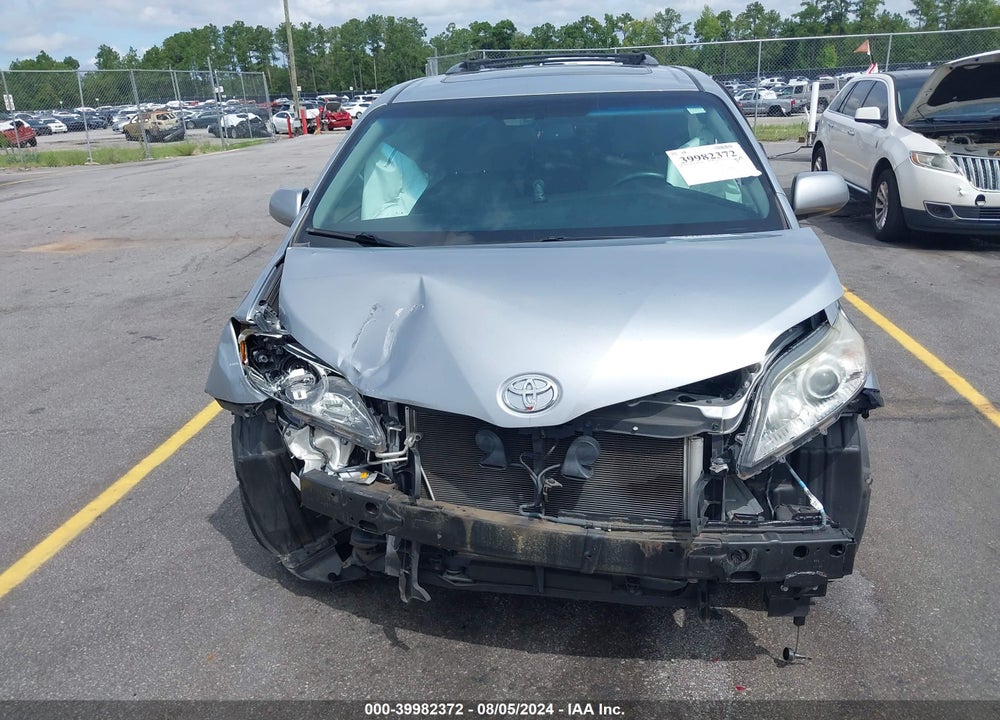 2015 TOYOTA SIENNA XLE 8 PASSENGER VIN: 5TDYK3DC2FS536828