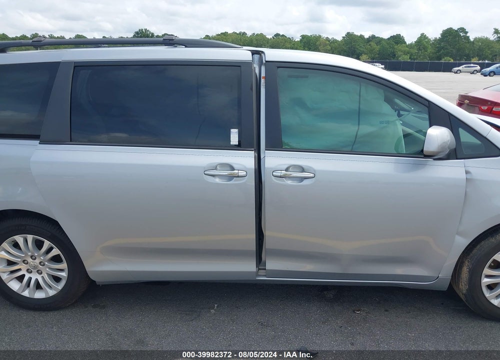 2015 TOYOTA SIENNA XLE 8 PASSENGER VIN: 5TDYK3DC2FS536828