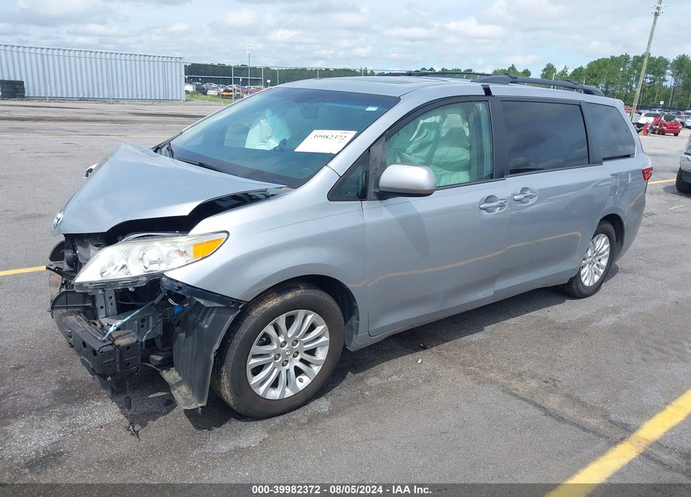 2015 TOYOTA SIENNA XLE 8 PASSENGER VIN: 5TDYK3DC2FS536828