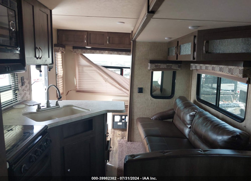 2017 FOREST RIVER PUMA 27RLSS VIN: 4X4TPUC22HP063286
