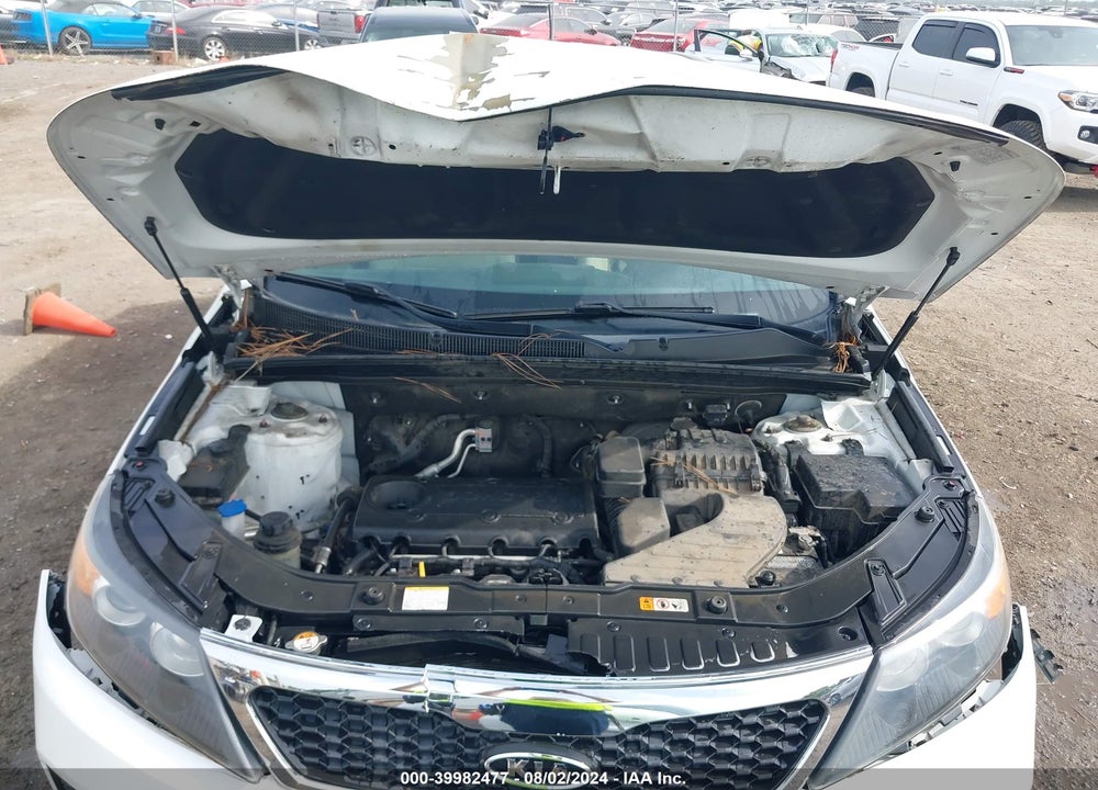2013 KIA SORENTO LX VIN: 5XYKT3A16DG352525