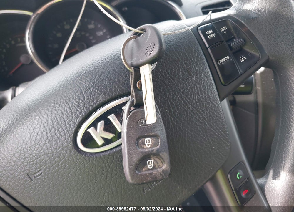 2013 KIA SORENTO LX VIN: 5XYKT3A16DG352525