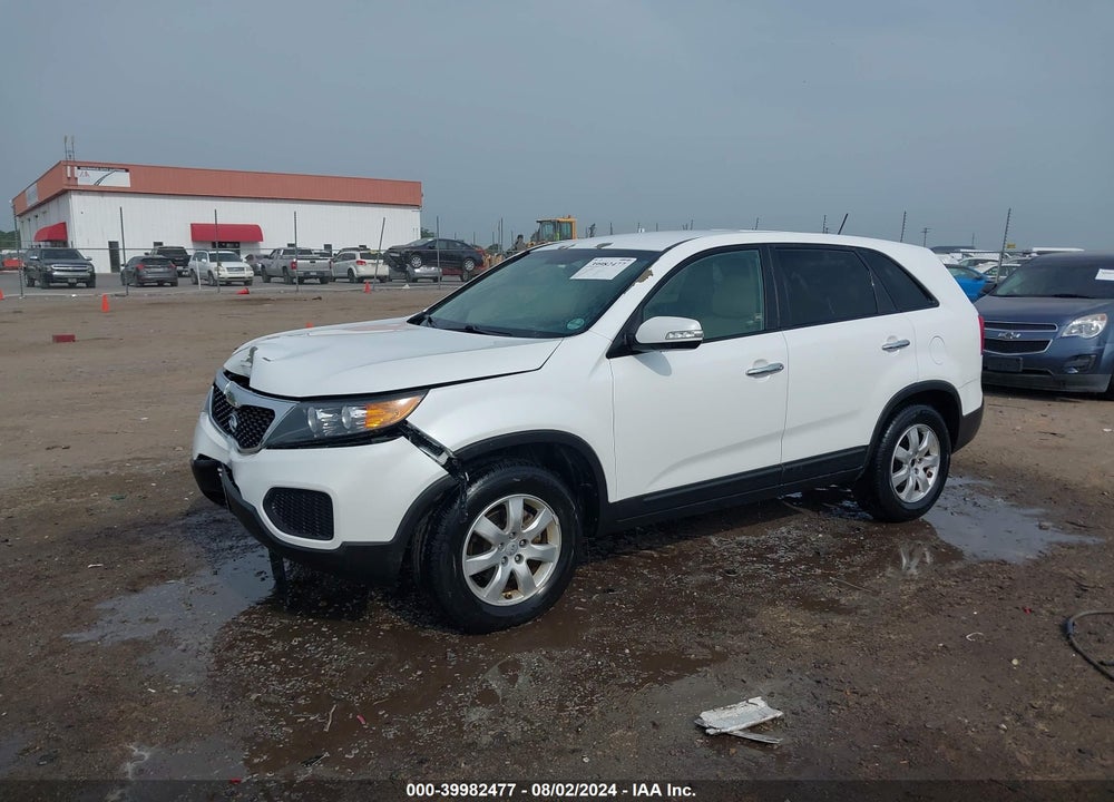 2013 KIA SORENTO LX VIN: 5XYKT3A16DG352525