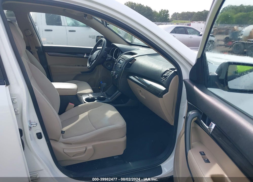 2013 KIA SORENTO LX VIN: 5XYKT3A16DG352525