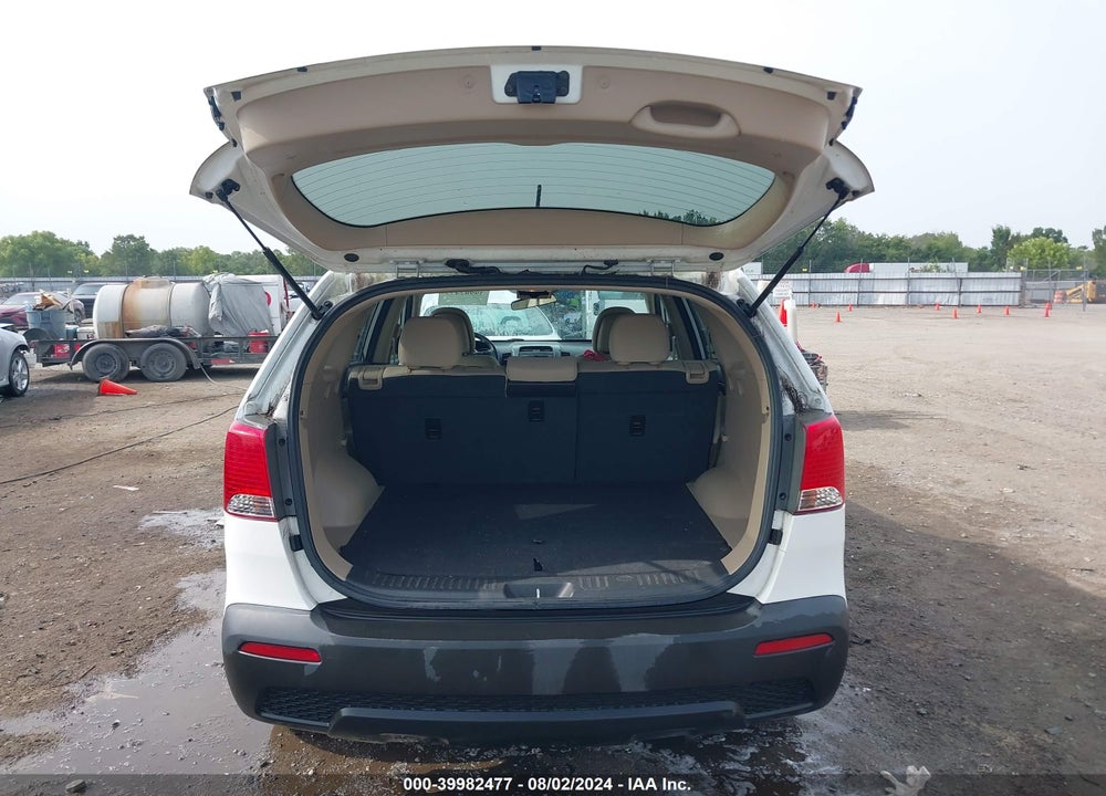 2013 KIA SORENTO LX VIN: 5XYKT3A16DG352525