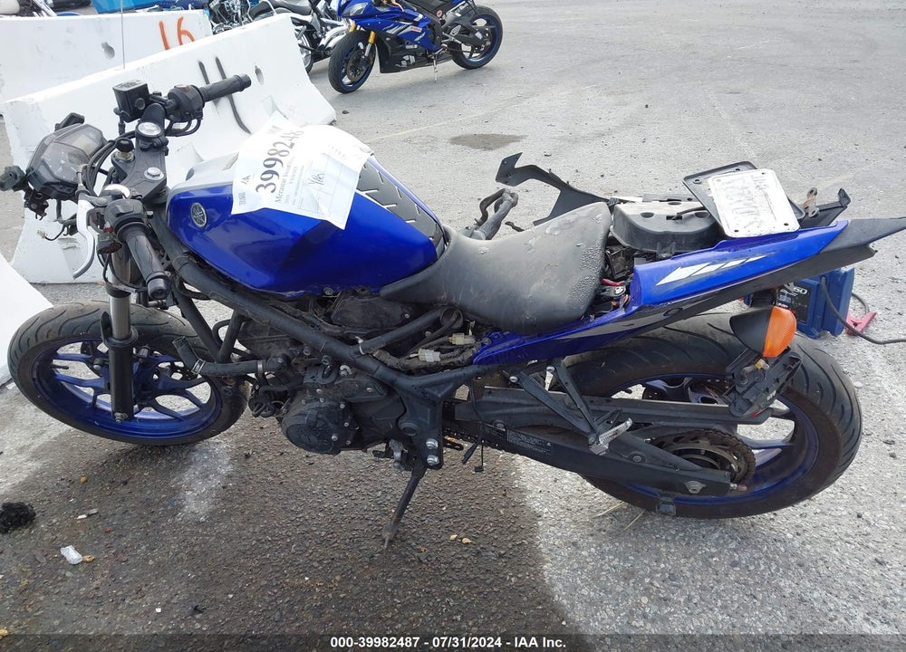 2015 YAMAHA YZFR3 VIN: MH3RH06YXFK008800