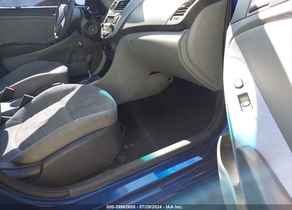 2015 HYUNDAI ACCENT VIN: KMHCT4AE6FU918113