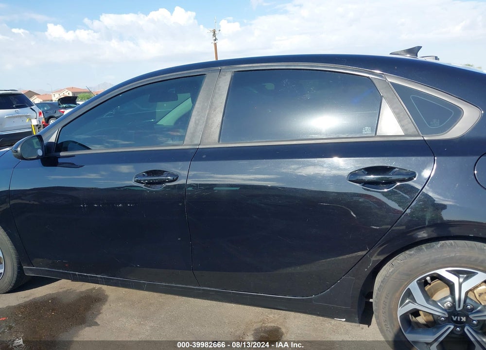 2019 KIA FORTE LXS VIN: 3KPF24AD7KE029650