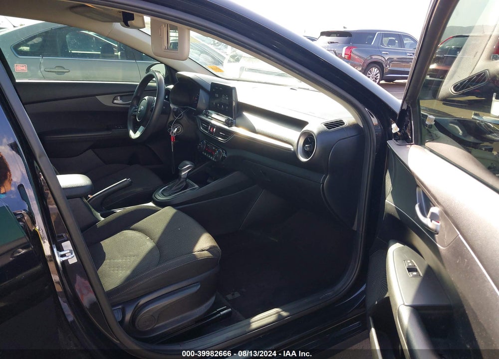 2019 KIA FORTE LXS VIN: 3KPF24AD7KE029650