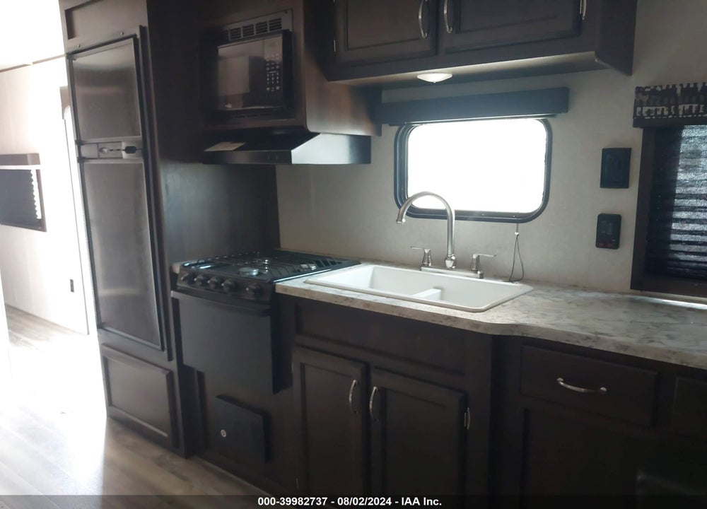 2018 JAYCO JAY FLIGHT SLX SERIE VIN: 1UJBJ0BN5J17U0248