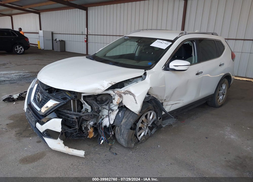 2018 NISSAN ROGUE SV VIN: KNMAT2MT1JP611871