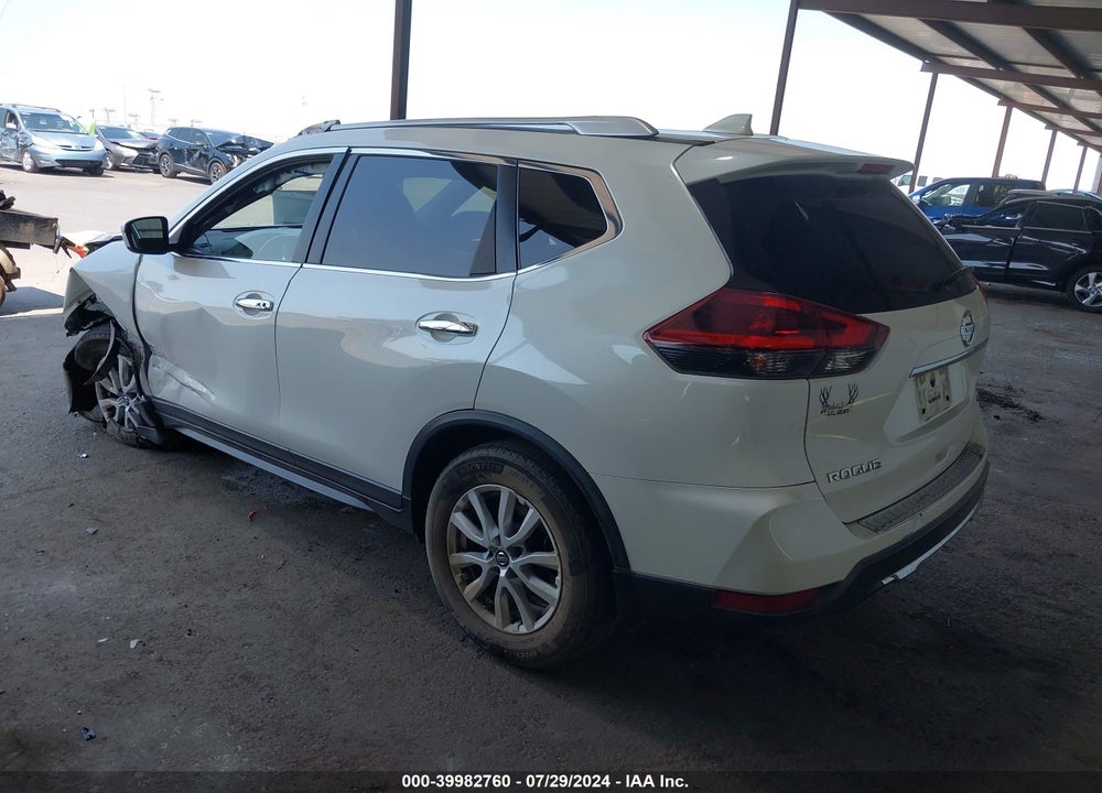 2018 NISSAN ROGUE SV VIN: KNMAT2MT1JP611871