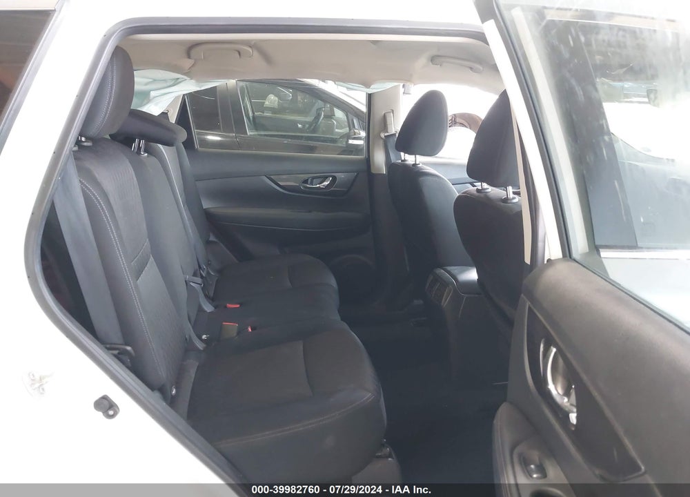 2018 NISSAN ROGUE SV VIN: KNMAT2MT1JP611871