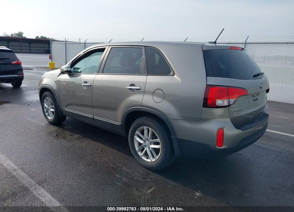 2014 KIA SORENTO LX VIN: 5XYKT3A67EG445826