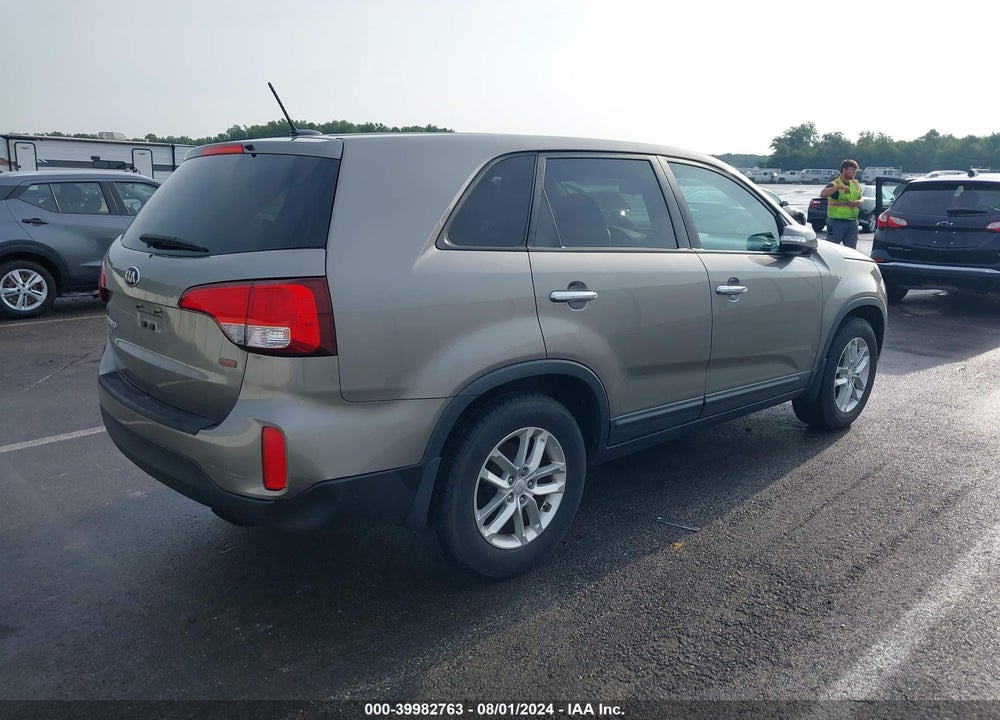 2014 KIA SORENTO LX VIN: 5XYKT3A67EG445826