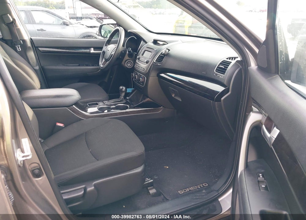 2014 KIA SORENTO LX VIN: 5XYKT3A67EG445826