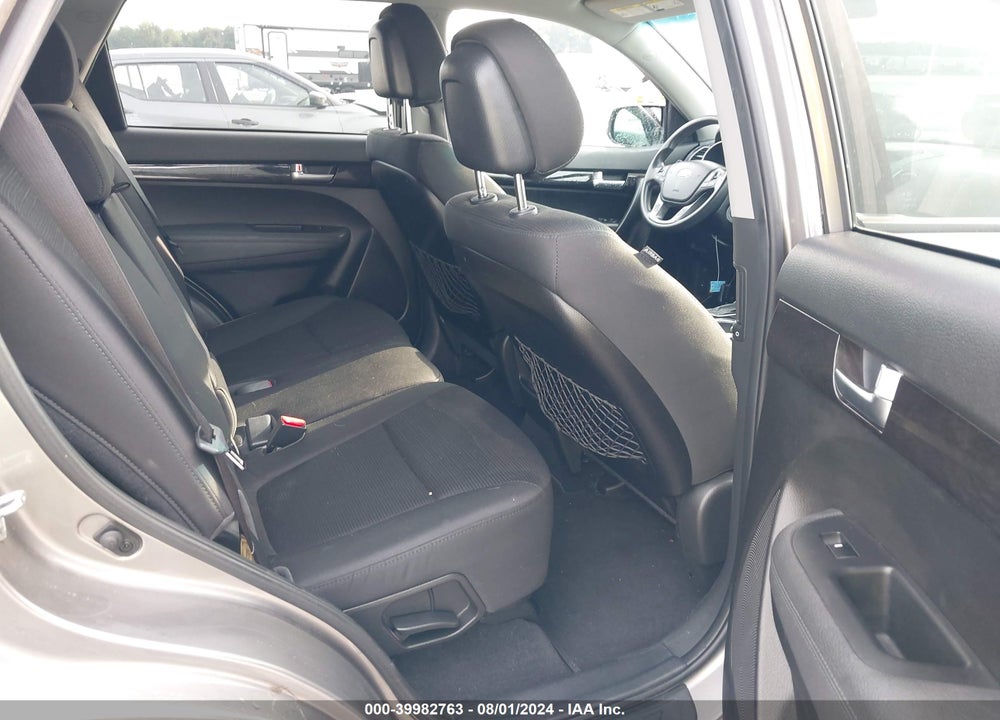 2014 KIA SORENTO LX VIN: 5XYKT3A67EG445826